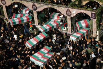 Funeral por 200 de los mártires de la Defensa Sagrada en Teherán
