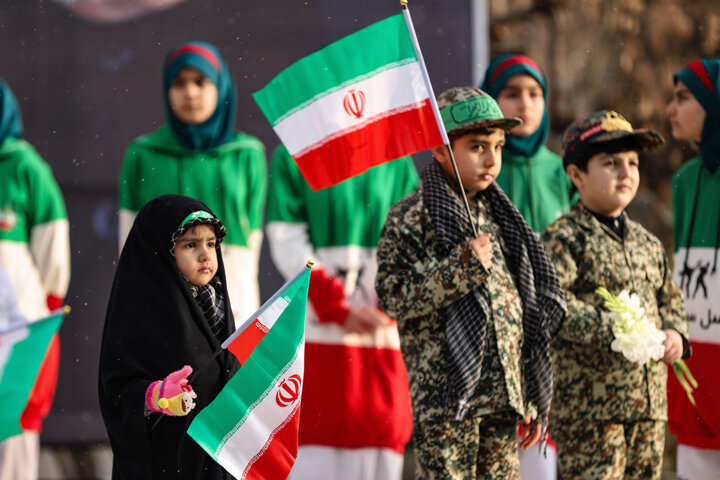 روایتی متفاوت از همنشینی نوجوانان با خانواده شهدا در تهران