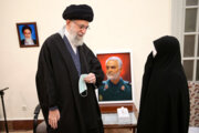 Encuentro de la familia del mártir Soleimani con el Ayatolá Jamenei 