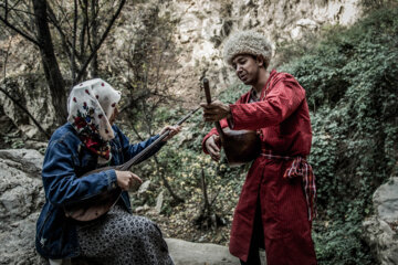 خانواده؛ خواستگاه موسیقی ترکمن است. باغشی ها آموخته های خود را سینه به سینه و نسل به نسل منتقل می کنند.