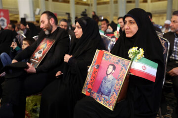 La cérémonie d'ouverture du 13e Festival du film populaire d'Ammar commémorant les martyrs de l'incident terroriste du sanctuaire de Shahcheragh s'est tenue mercredi soir 5 janvier 2023 dans la ville de Chiraz au sud de l’Iran. 