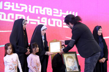 La cérémonie d'ouverture du 13e Festival du film populaire d'Ammar commémorant les martyrs de l'incident terroriste du sanctuaire de Shahcheragh s'est tenue mercredi soir 5 janvier 2023 dans la ville de Chiraz au sud de l’Iran. 