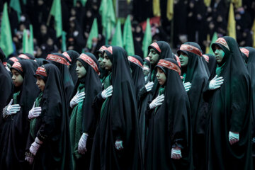 Masiva congregación femenina “las Hijas de Hach Qasem” en Teherán 