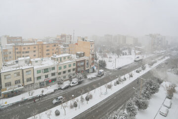 Iran/Hamadān : la neige a blanchi la ville