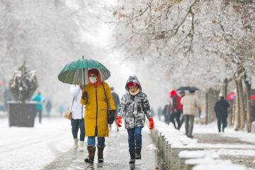 Iran/Hamadān : la neige a blanchi la ville