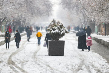 Iran/Hamadān : la neige a blanchi la ville