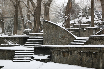 Iran/Hamadān : la neige a blanchi la ville