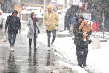 Iran/Hamadān : la neige a blanchi la ville