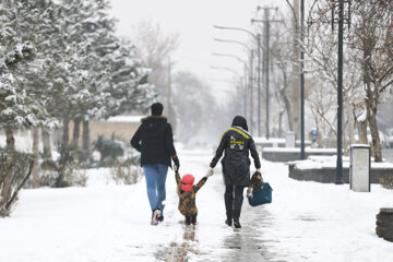 Iran/Hamadān : la neige a blanchi la ville