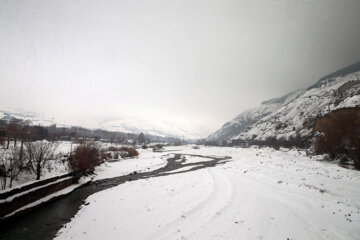 Teherán se viste de blanco por la nieve