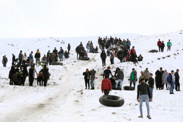 À Hamedān, les habitants skient dans les rues