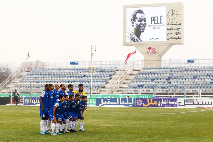 فوتبالیستی که پول میلیاردی می‌گیرد، حق راه رفتن در زمین را ندارد