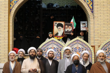 تجمع طلاب مشهد در محکومیت اهانت نشریه فرانسوی