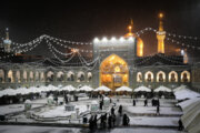 Schneefall im Imam Reza-Schrein von Mashhad
