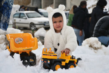 La neige continue de tomber en Iran : Yāsūj vêtu de blanc