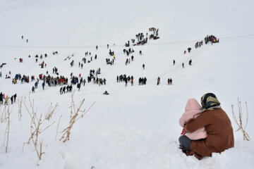 La neige continue de tomber en Iran : Yāsūj vêtu de blanc