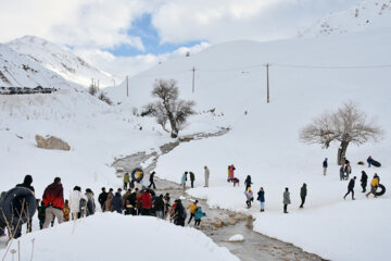 La neige continue de tomber en Iran : Yāsūj vêtu de blanc