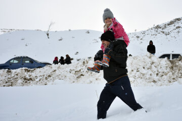 La neige continue de tomber en Iran : Yāsūj vêtu de blanc