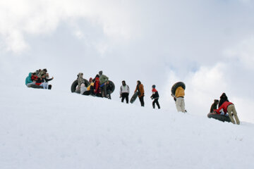 La neige continue de tomber en Iran : Yāsūj vêtu de blanc