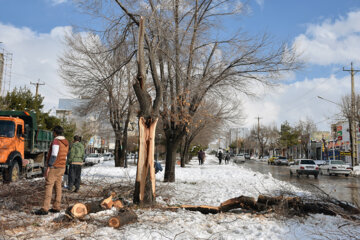 La neige continue de tomber en Iran : Yāsūj vêtu de blanc