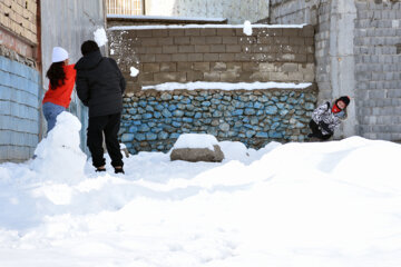 La neige continue de tomber en Iran : Yāsūj vêtu de blanc