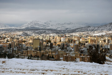 La neige continue de tomber en Iran : Yāsūj vêtu de blanc