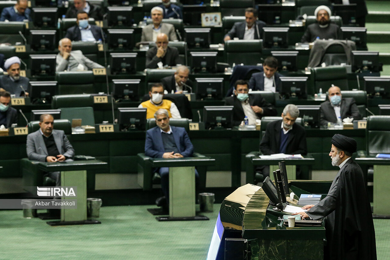 پاسخ به ۵ اطلاعات غلط در مورد لایحه بودجه ۱۴۰۲/از بودجه نهادهای انقلابی تا افزایش شدید مالیات