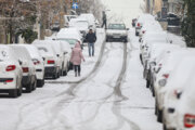 مردم تهران درگیر ترافیک و برف