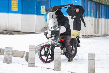 Fuerte nevada en Teherán
