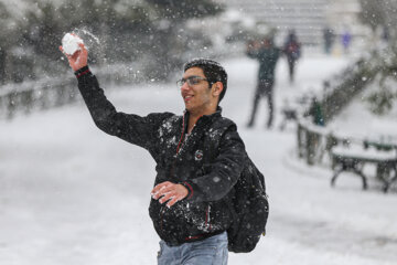 Fuerte nevada en Teherán
