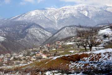 Naturaleza nevada de Rudbar en el norte de Irán
