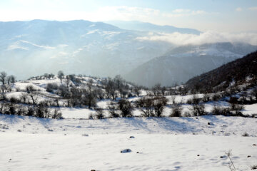 Naturaleza nevada de Rudbar en el norte de Irán
