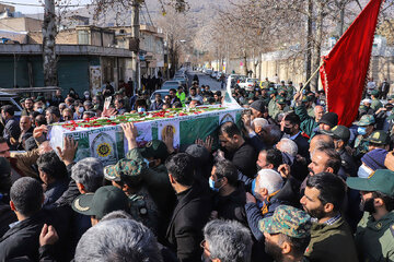 تشییع پیکر شهید مدافع امنیت احمد کشوری نیا در ستاد فرماندهی انتظامی لرستان