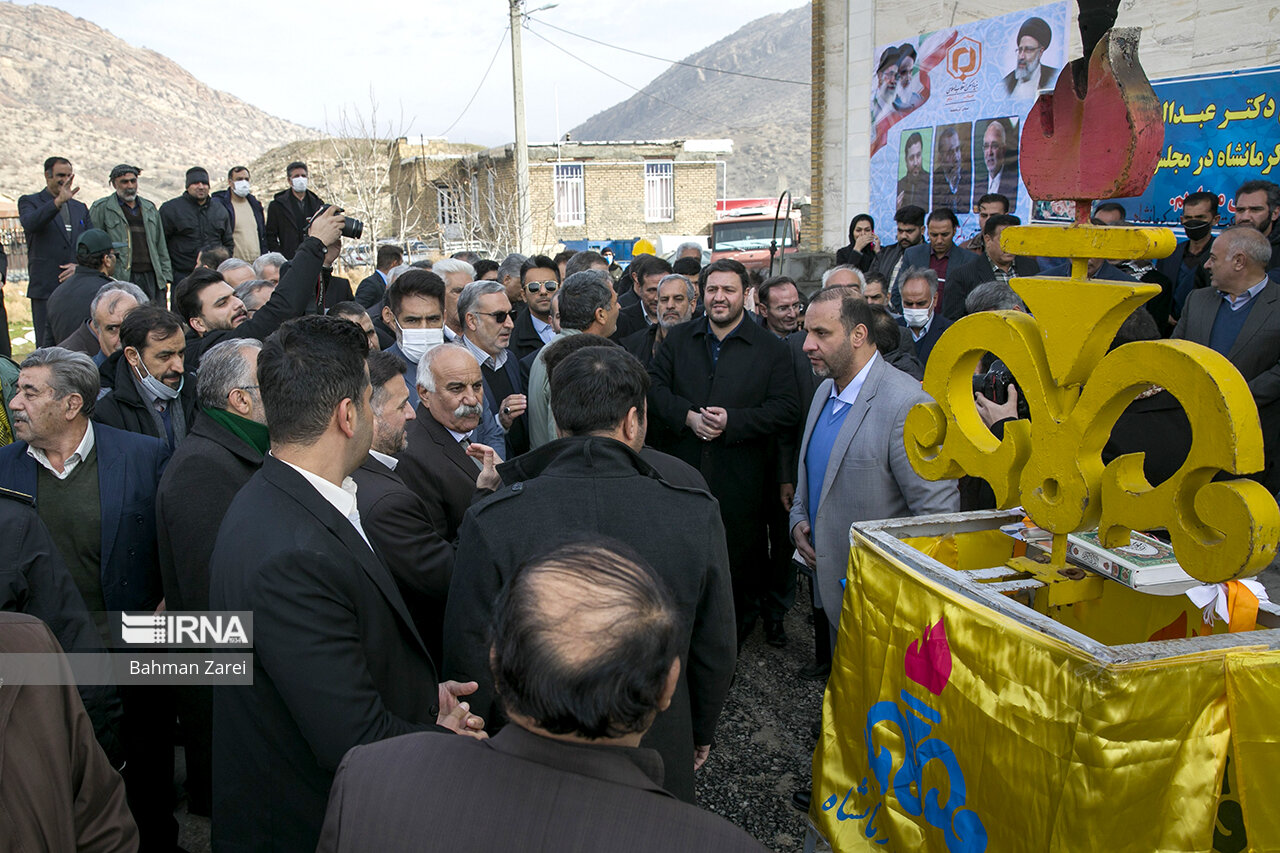 ساکنان ۶۷ روستای بخش سرفیروزآباد کرمانشاه از نعمت گاز برخوردار شدند