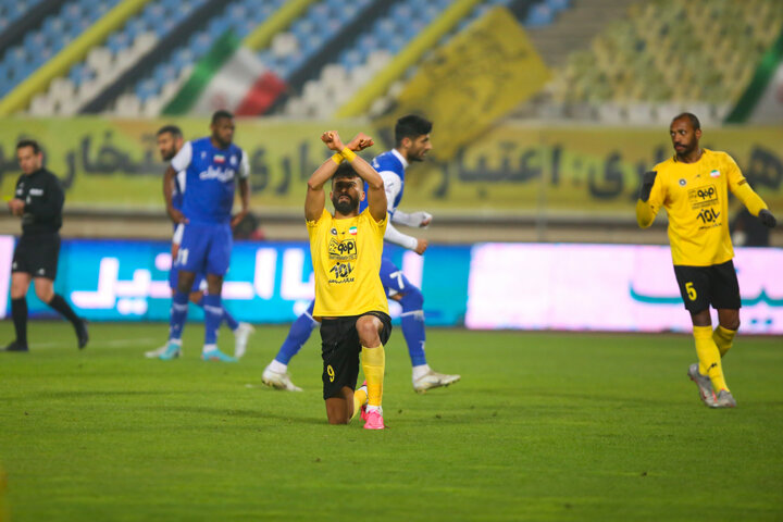 سایه روشنهای هفته شانزدهم لیگ برتر؛ یکه تازی قرمزها در هوای آفتابی انزلی