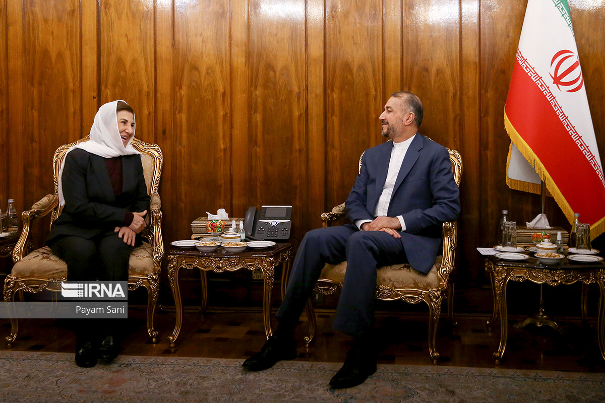 Die leitende Beraterin von Bashar al-Assad trifft sich mit Amir Abdollahian
