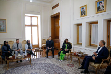 Rencontre des invitées participant au Congrès des Femmes d’influence avec le ministre iranien des A.E., Hossein AmirAbdollahian, le dimanche après-midi (22 janvier 2023) à Téhéran. 