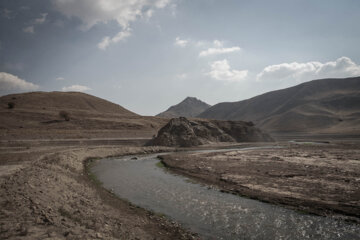 دریاچه سد لتیان؛ حجم آب سدهای استان تهران ۲۳ درصد نسبت به روز مشابه سال گذشته کاهش یافته است.