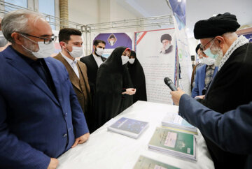 Visite de 3 heures de l'Ayatollah Khamenei à l'exposition des capacités de production nationales