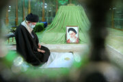 Am Vorabend der Fadjr-Dekade: Oberster Führer in Imam-Khomeini-Mausoleum