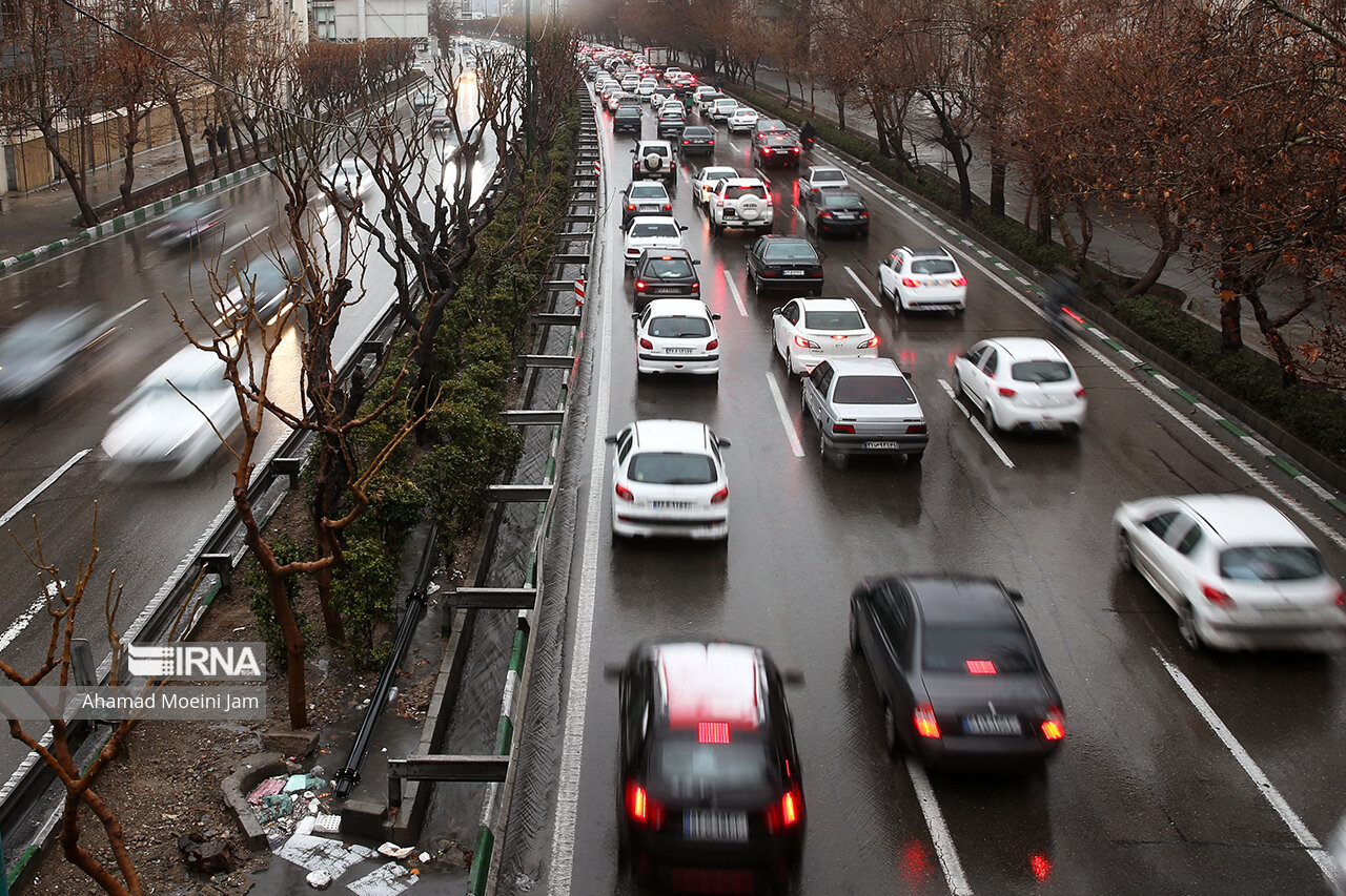 ترافیک در بزرگراه‌های پایتخت سنگین است