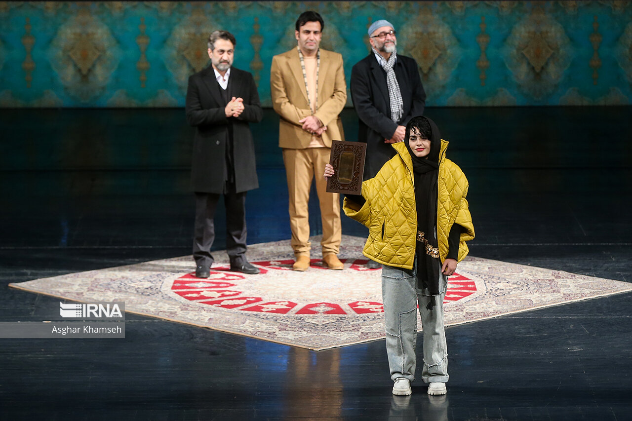 چهل‌ویکمین جشنواره تئاتر فجر برگزیدگان خود را شناخت؛ بهترین جایزه از ایران خارج شد