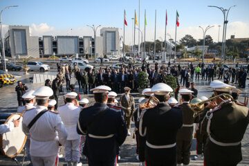 Celebrado el aniversario de la llegada del Imam Jomeini a Irán 
