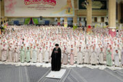 La Ceremonia de la Adoración de un grupo de alumnas con la presencia del Líder Supremo en Teherán

