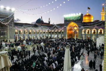 Sanctuaire du très vénéré Imam Reza (P) à Machhad à la veille de l'anniversaire de l’Emir des Croyants (P)