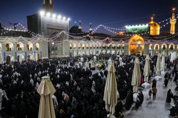 Sanctuaire du très vénéré Imam Reza (P) à Machhad à la veille de l'anniversaire de l’Emir des Croyants (P) (Photo : Mohsen Bakhshandeh)