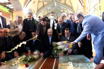 Parlamentarios iraníes renuevan su lealtad a los ideales del Imam Jomeini
