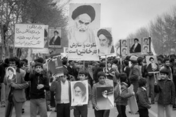 روز شمار انقلاب؛ پلاکاردهای مردمی