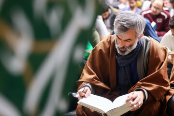 Cérémonie religieuse Itikaf tenue à l'Université de Téhéran