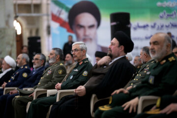 Les commandants et les responsables militaires ont renouvelé leur allégeance aux idéaux du défunt fondateur de la République islamique